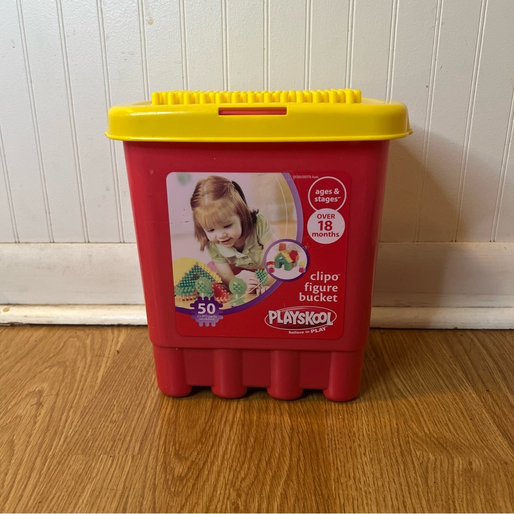 Playskool Clips Figure Bucket 50 pieces only 1 head